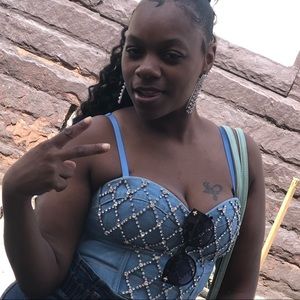 Meet your Posher, Queen